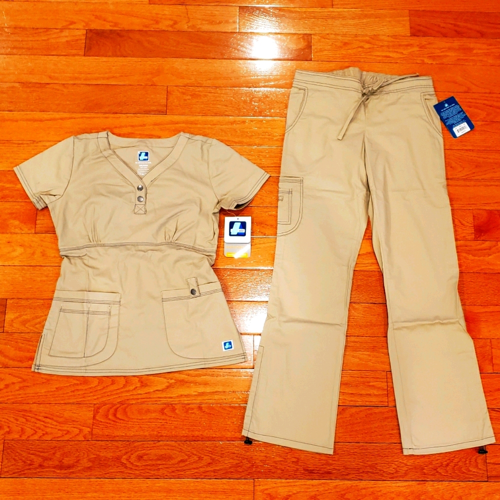 Adar: Nurses Scrub Set.